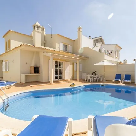Casa Dos Is A Wonderful That Is Situated In A Quiet Area With Country Views Βίλα Armação de Pêra