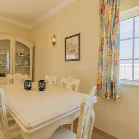 Casa Dos Is A Wonderful That Is Situated In A Quiet Area With Country Views Βίλα *