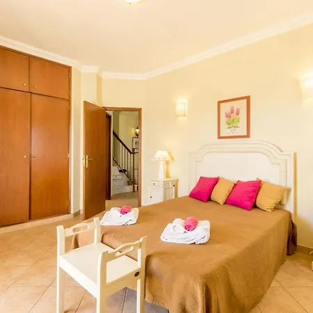 Casa Dos Is A Wonderful That Is Situated In A Quiet Area With Country Views Βίλα Armação de Pêra