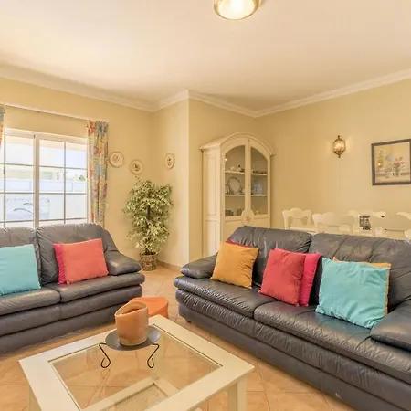 Casa Dos Is A Wonderful That Is Situated In A Quiet Area With Country Views Βίλα