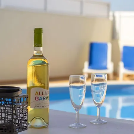 Βίλα Casa Dos Is A Wonderful That Is Situated In A Quiet Area With Country Views *
